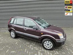 Paars Gebruikt 2010 Ford Fusion Cool & Sound Edition MPV | € 3.250 (Eerlijke prijs)