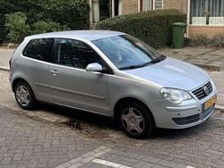 Zilver Gebruikt 2006 VW Polo Hatchback | € 2.000 (Goede deal)