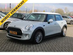Grijs, metallic lak Gebruikt 2018 Mini Cooper Business Hatchback | € 17.900 (Eerlijke prijs)