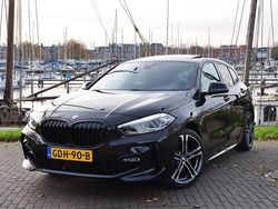 Zwart (metallic) Gebruikt 2024 BMW 118 M Sport Hatchback | € 33.999 (Goede deal)