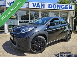 Zwart Gebruikt 2024 Toyota Aygo Play Hatchback | € 18.945 (Super prijs)