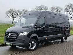 Zwart Nieuw 2024 Mercedes Sprinter Van | € 48.900