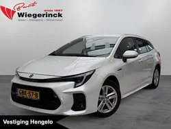 Wit Gebruikt 2024 Toyota Corolla Style Stationwagen | € 28.949 (Eerlijke prijs)