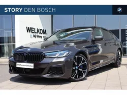 Sophistograu brillianteffect (grijs metallic) Gebruikt 2022 BMW 545e Comfort Edition Sedan | € 58.950 (Duur)