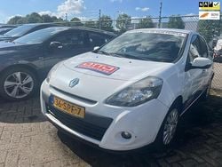 Wit Gebruikt 2011 Renault Clio II Authentique Hatchback | € 1.950 (Eerlijke prijs)