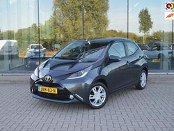 Grijs Gebruikt 2017 Toyota Aygo X-play Hatchback | € 7.650 (Iets duurder)
