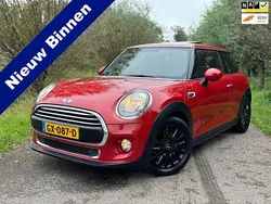 Rood, metallic lak Gebruikt 2015 Mini ONE Business Hatchback | € 13.444 (Eerlijke prijs)