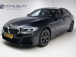 Zwart Gebruikt 2022 BMW 545e Executive Sedan | € 48.950 (Goede deal)