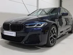 Zwart, metallic lak Gebruikt 2022 BMW 520 M Sport Stationwagen | € 40.950 (Eerlijke prijs)
