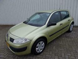 Groen Gebruikt 2003 Renault Mégane II Expression Hatchback | € 995
