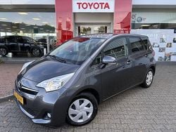 Grijs Gebruikt 2014 Toyota Verso-S MPV | € 10.400 (Eerlijke prijs)