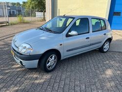 Grijs Gebruikt 2000 Renault Clio II Hatchback | € 999 (Eerlijke prijs)