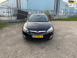 Zwart (metallic) Gebruikt 2011 Opel Astra Edition Hatchback | € 4.599 (Eerlijke prijs)