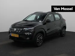 Zwart, metallic lak Gebruikt 2022 Dacia Spring Comfort Hatchback | € 10.940 (Eerlijke prijs)