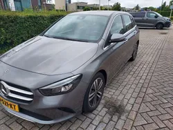 Grijs Gebruikt 2022 Mercedes B180 Luxury MPV | € 31.900 (Iets duurder)