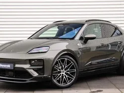 Groen Gebruikt 2024 Porsche Macan Turbo SUV | € 129.950