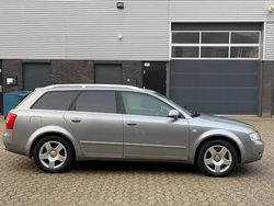 Grijs (metallic) Gebruikt 2003 Audi A4 Proline Stationwagen | € 899 (Super prijs)
