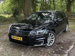 Zwart Gebruikt 2015 VW Passat Highline Stationwagen | € 14.000 (Eerlijke prijs)