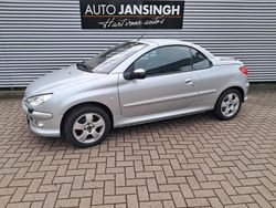 Grijs Gebruikt 2005 Peugeot 206 CC Cabriolet | € 2.445 (Eerlijke prijs)
