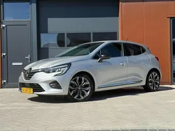 Grijs, metallic lak Gebruikt 2021 Renault Clio V Intens Hatchback | € 14.250 (Eerlijke prijs)