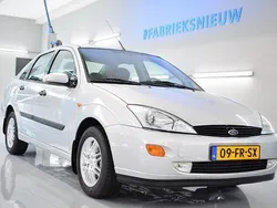 Grijs Gebruikt 2000 Ford Focus Ghia Sedan | € 19.950