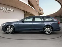 Blauw, metallic lak Nieuw 2025 Volvo V90 Plus Stationwagen | € 65.900