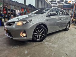 Grijs (metallic) Gebruikt 2015 Toyota Auris Touring Sports Stationwagen | € 11.500 (Eerlijke prijs)