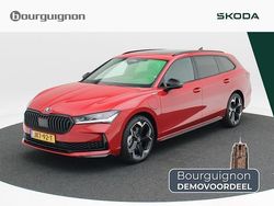 Rood Nieuw 2025 Skoda Superb SportLine Stationwagen | € 54.850