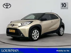 Bruin Gebruikt 2022 Toyota Aygo Premium Hatchback | € 21.445 (Eerlijke prijs)