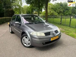 Grijs Gebruikt 2003 Renault Mégane II Dynamique Hatchback | € 1.475 (Eerlijke prijs)