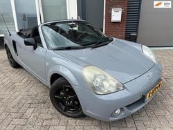 Grijs, metallic lak Gebruikt 2004 Toyota MR2 Cabriolet | € 7.999 (Eerlijke prijs)
