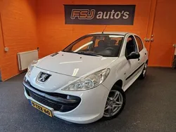 Wit Gebruikt 2012 Peugeot 206+ Access Hatchback | € 2.450 (Eerlijke prijs)