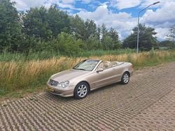Beige, metallic lak Gebruikt 2004 Mercedes CLK240 Elegance Cabriolet | € 8.950 (Eerlijke prijs)