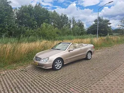 Beige, metallic lak Gebruikt 2004 Mercedes CLK240 Elegance Cabriolet | € 9.950 (Iets duurder)
