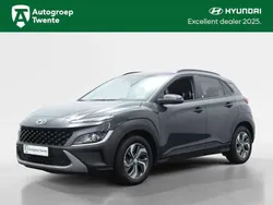 Grijs, metallic lak Gebruikt 2022 Hyundai Kona Comfort SUV | € 21.950 (Eerlijke prijs)