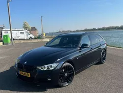 Zwart Gebruikt 2018 BMW 320 Stationwagen | € 24.750 (Eerlijke prijs)