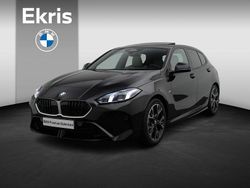 Saphirschwarz metallic (zwart metallic) Gebruikt 2024 BMW 120 Shadowline Hatchback | € 39.900