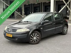 Zwart Gebruikt 2004 Renault Mégane II Expression Hatchback | € 990 (Eerlijke prijs)