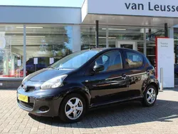 Zwart Gebruikt 2011 Toyota Aygo Comfort Hatchback | € 5.740 (Eerlijke prijs)