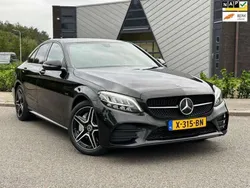 Zwart, metallic lak Gebruikt 2021 Mercedes C300e AMG Sedan | € 38.950 (Goede deal)