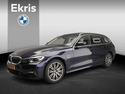 Blauw, metallic lak Gebruikt 2022 BMW 330e Executive Stationwagen | € 29.900 (Goede deal)