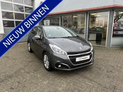 Grijs, metallic lak Gebruikt 2019 Peugeot 208 Signature Sky Hatchback | € 11.750 (Eerlijke prijs)