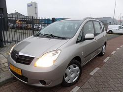 Grijs (metallic) Gebruikt 2003 Toyota Corolla Verso Terra MPV | € 3.249 (Eerlijke prijs)