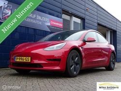 Rood, metallic lak Gebruikt 2021 Tesla Model 3 RWD Sedan | € 37.500