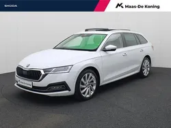 Wit Gebruikt 2022 Skoda Octavia Business Line Stationwagen | € 25.880 (Eerlijke prijs)