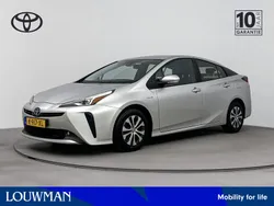 Licht grijs metallic Gebruikt 2021 Toyota Prius Hatchback | € 27.245 (Eerlijke prijs)