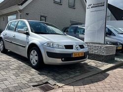 Grijs Gebruikt 2005 Renault Mégane II Hatchback | € 1.750 (Eerlijke prijs)