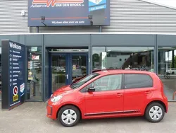 Rood Gebruikt 2018 VW up! Beats Hatchback | € 10.450 (Eerlijke prijs)