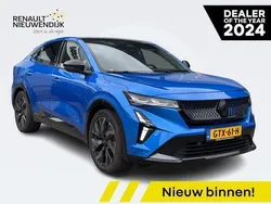Bergblauw met dak in sterzwart Gebruikt 2024 Renault Rafale Esprit Alpine SUV | € 49.995 (Iets duurder)