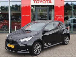 Zwart, metallic lak Gebruikt 2024 Toyota Yaris Hybrid Executive Hatchback | € 28.400 (Super prijs)